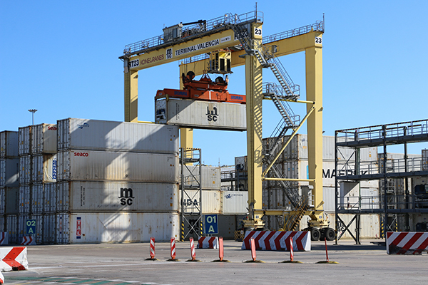 Zona reefer en la terminal de MSC en Valencia