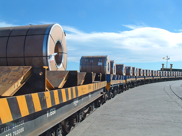 Operaciones ferroviarias en el puerto de Sagunto.