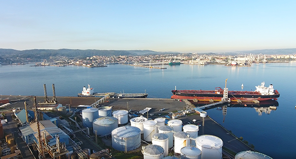 Imagen de las instalaciones de Forestal del Atlántico en el puerto de Ferrol.