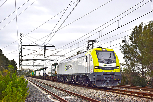 Tren traccionado por Captrain en el corredor en UIC. 