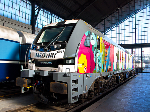 Locomotora eléctrica de Medway, rotulada por Boa Mistura, en el Museo del Ferrocarril. 