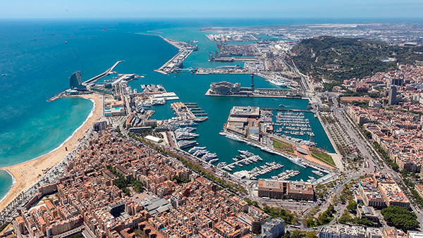 Vista aérea del puerto de Barcelona.