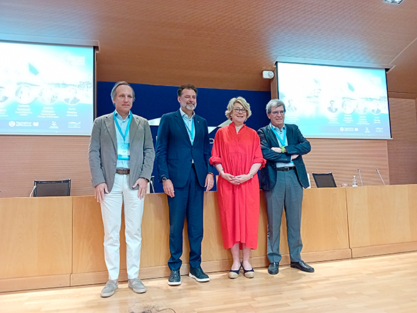 Mesa redonda sobre los riesgos de la industria marítima.