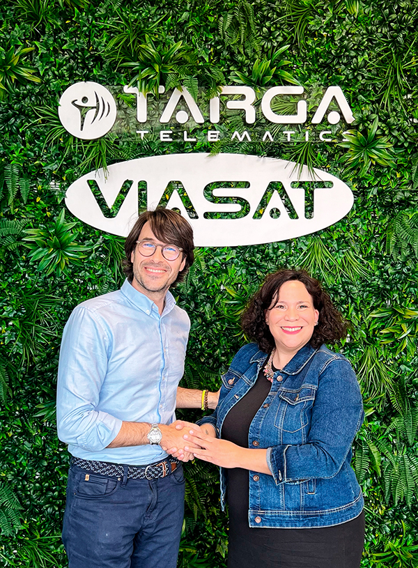 Mario Martínez Marcos, Country Manager España de Targa Viasat España, y Angélica Nodal, directora de Foro MADCargo. 