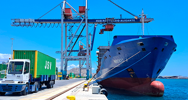 Operaciones de descarga del servicio de JSV en su terminal de Alicante.