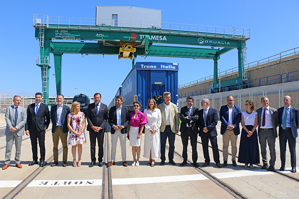 Autoridades en la inauguración de la Autopista Ferroviaria Madrid-Puerto de Valencia.