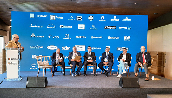 De izquierda a derecha, Pedro Conejero, Juan José Arnedo, Ovidio de la Roza, Carmelo González, Carlos Prades, José Carlos López Jato y Julio Villaescusa, durante la asamblea de Atfrie. 