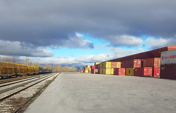 Imagen de las instalaciones ferroviarias de Adif en Noain.