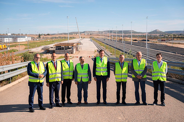 El ministro Oscar Puente en su visita al futuro complejo ferroviario de Valladolid.