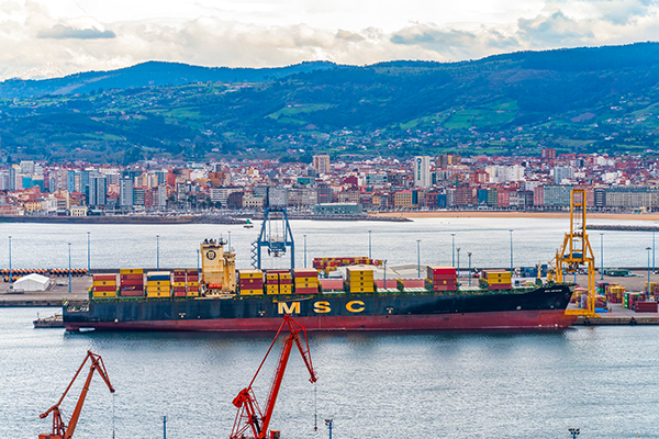 Imagen del buque en las instalaciones de APM Terminals Gijón.