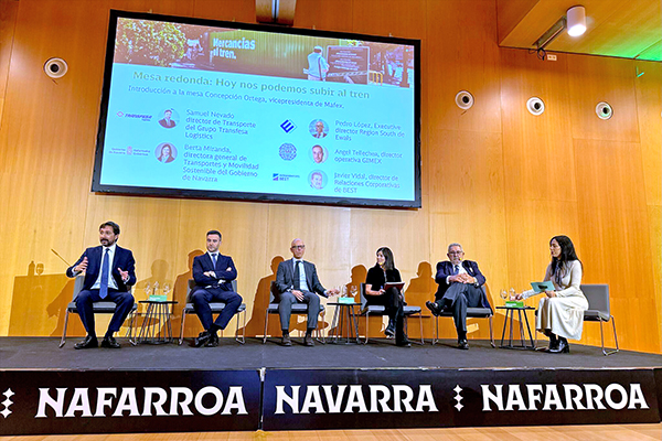 Mesa redonda celebrada en la jornada de Mercancías al tren celebrada en Pamplona.