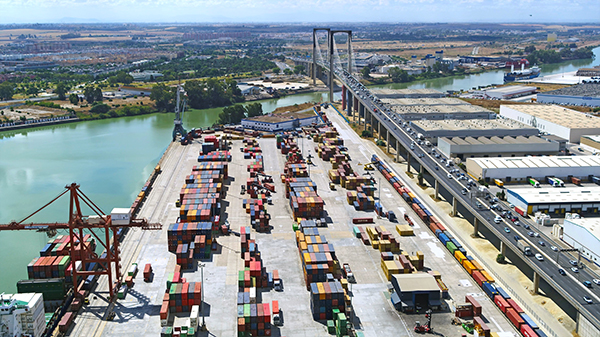 Instalación ferroportuaria de TMG, estibadora de Boluda y CMA CGM en Sevilla.