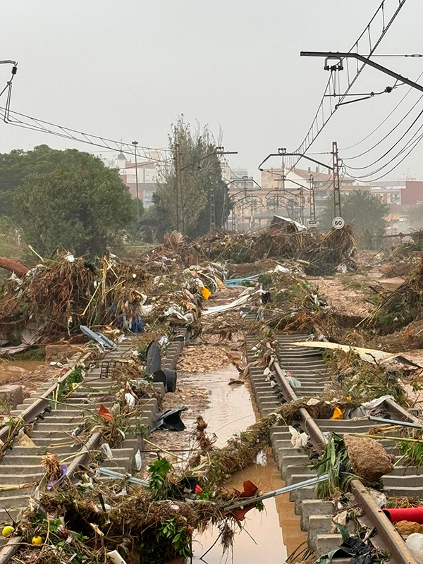 Más de 80 kilómetros de la red ferroviaria están dañados.