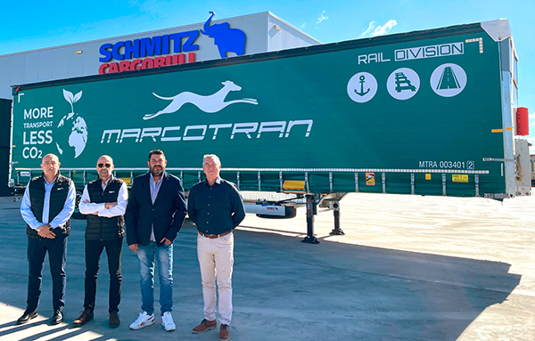 Javier Espliego, responsable de grandes cuentas en Schmitz Cargobull Ibérica, Fran Benedí, consultor comercial de la zona de Aragón y Soria en Schmitz Cargobull Ibérica, Alberto Marco, director de compras de Marcotran y Miguel Iglesias, director comercial en Schmitz Cargobull Ibérica