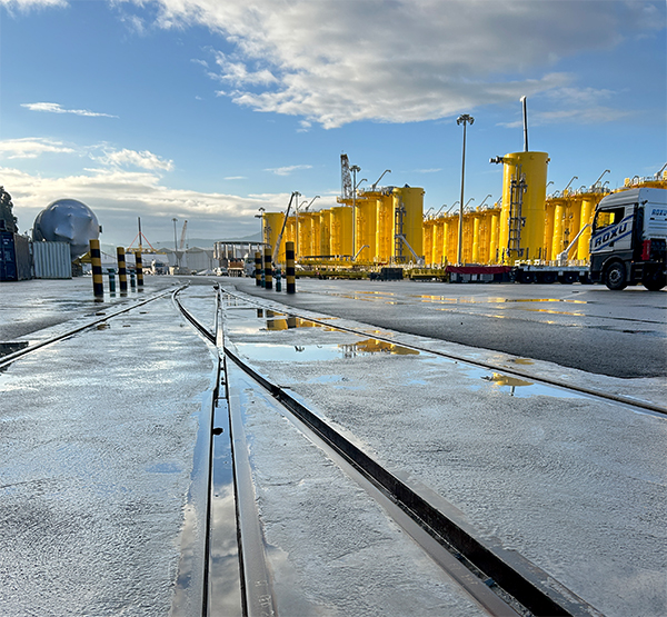 Imagen de la red ferroviaria en la margen derecha del puerto de Avilés.