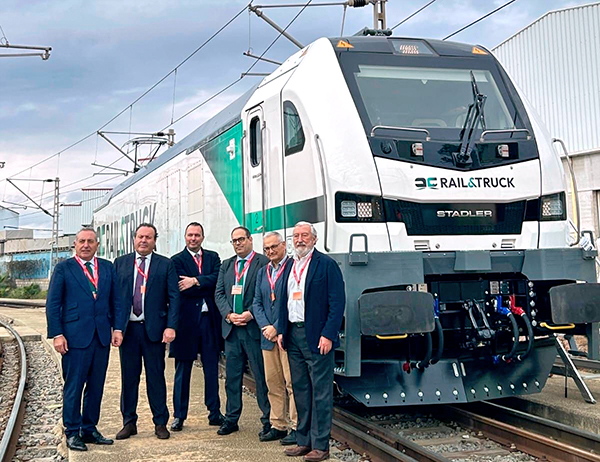 Acto protocolario de recepción de las locomotoras en Stadler Valencia.